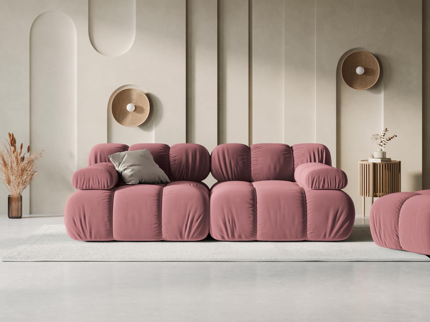Elegantes Bellis Velour Sofa in sanften Pink- und Blautönen, ideal für stilvolle Wohnräume. Modulares Design für flexible Einrichtung.