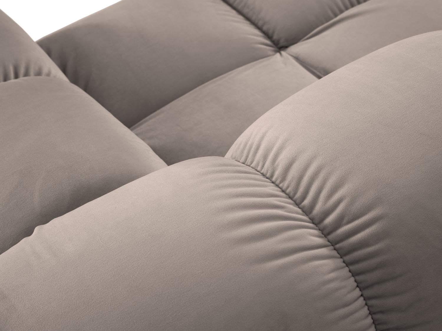 Elegantes 2-Sitzer Sofa Bellis aus weichem Velour in Cappuccino, ideal für stilvolle Wohnräume und entspannte Stunden.