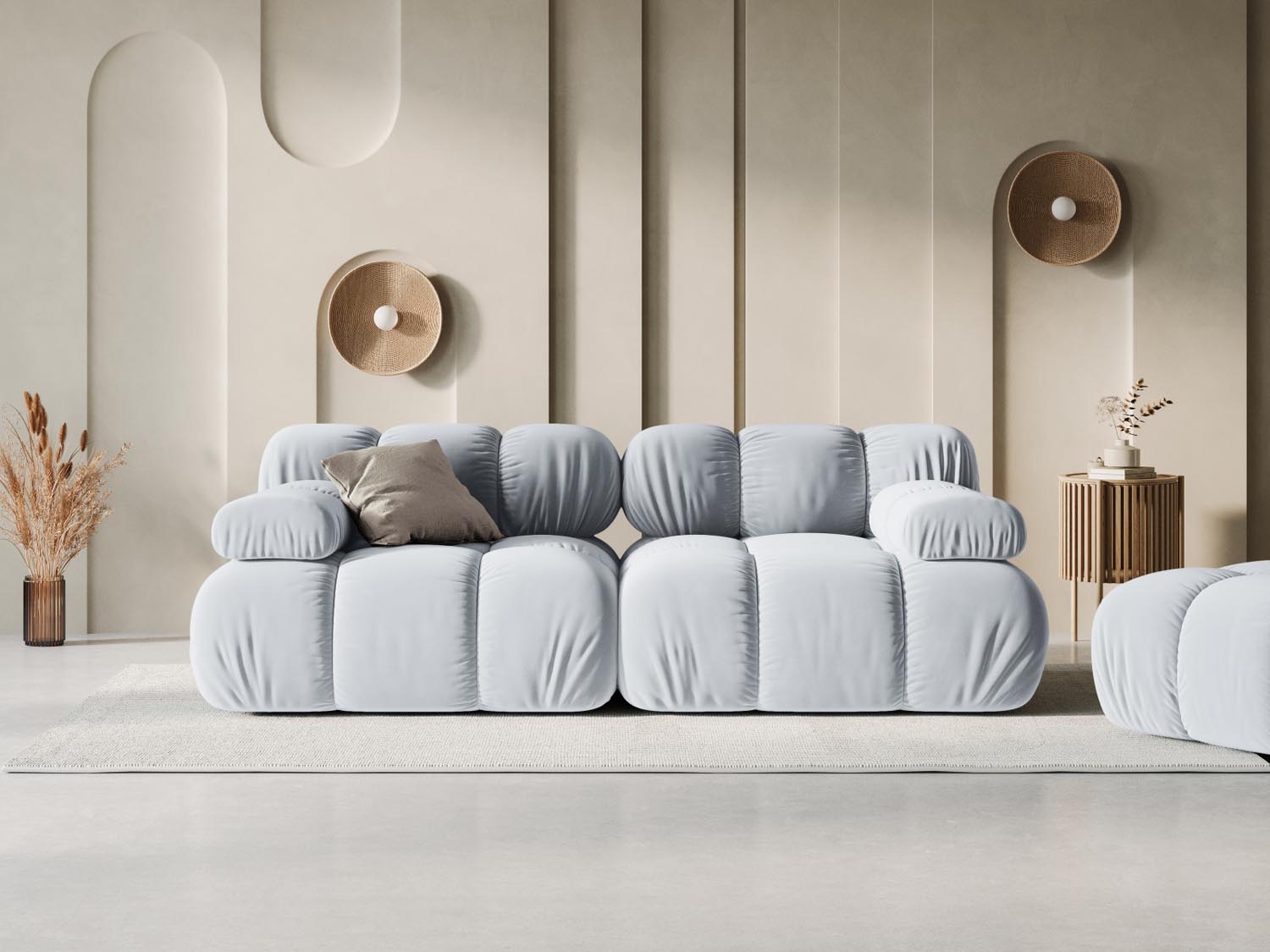Elegantes Bellis Velour 2-Sitzer Sofa in sanftem Hellblau, ideal für stilvolle Wohnräume, präsentiert von Micadoni.
