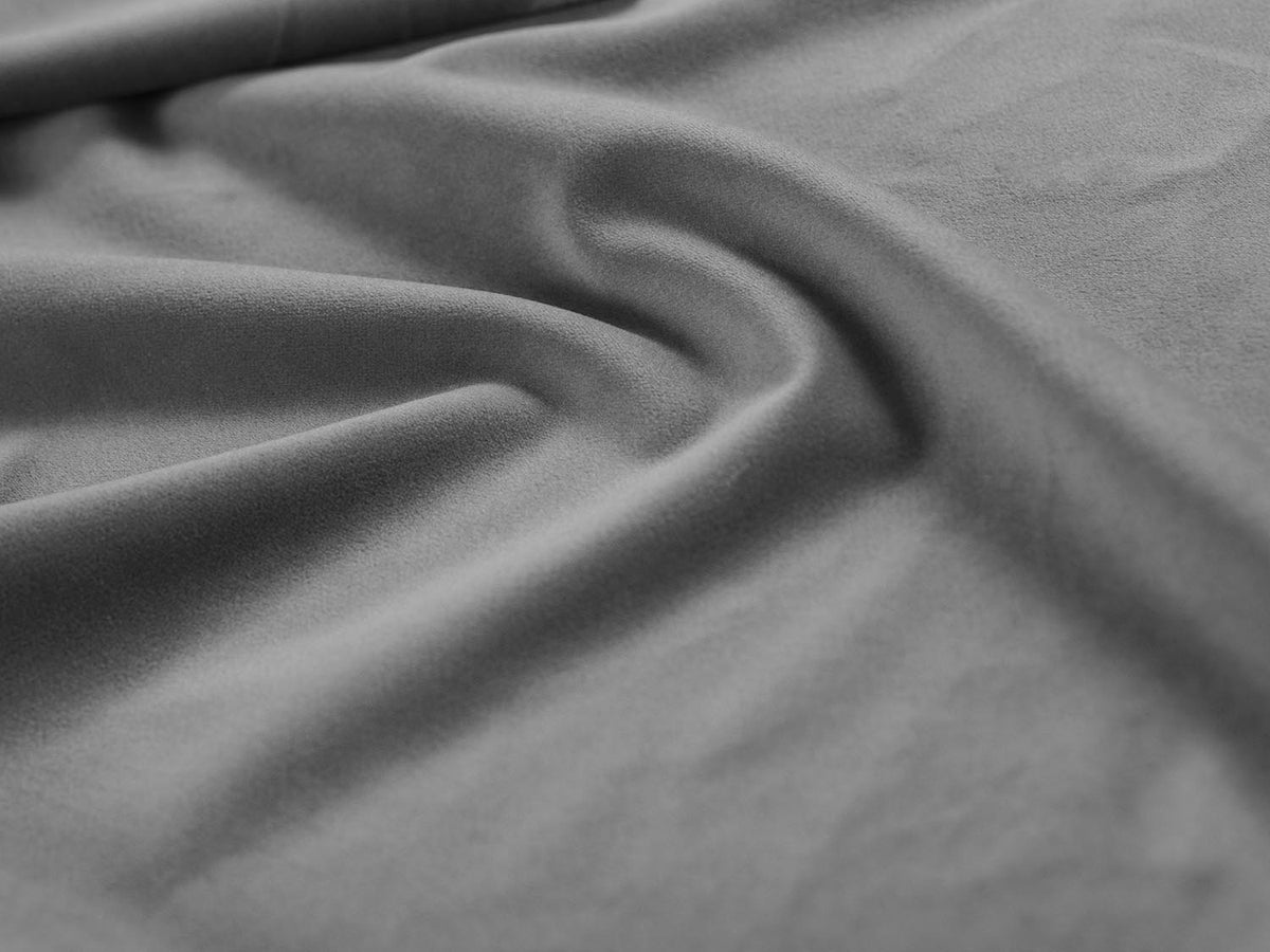 Lupine Velour Sofa 3 Sitzer in Grey-Salvador präsentiert im Onlineshop von KAQTU Design AG. 3er Sofa ist von Micadoni