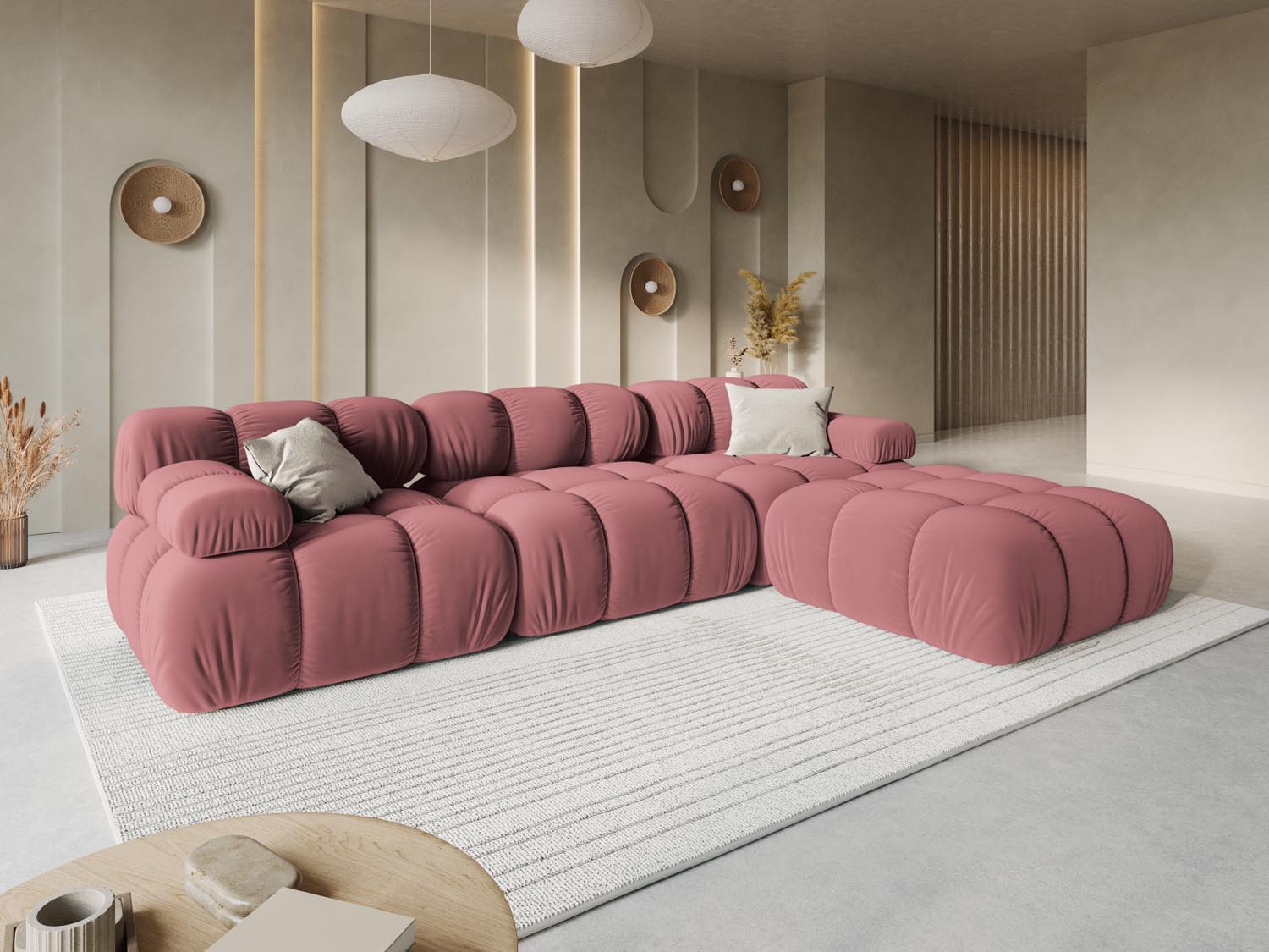 Elegantes Bellis Velour Sofa in sanften Pink- und Blautönen, ideal für stilvolle Wohnräume. Modulares Design für individuelle Anpassung.