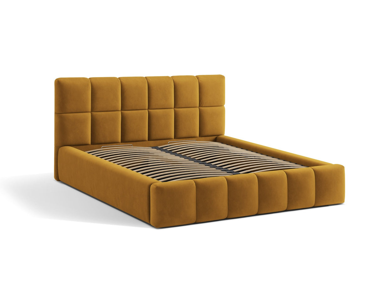 Bellis Ablagebett mit Kopfteil von Micadoni in Gelb, Bezug aus Bluvel-Stoff, schwarze Kunststoffbeine, gepolstertes Kopfteil mit Ziernähten.