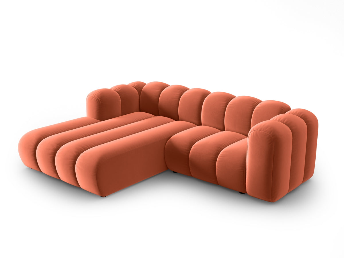 Lupine Velour modulares Ecksofa links 3 Sitzer in Coral-Salvador präsentiert im Onlineshop von KAQTU Design AG. L-Sofa links ist von Micadoni