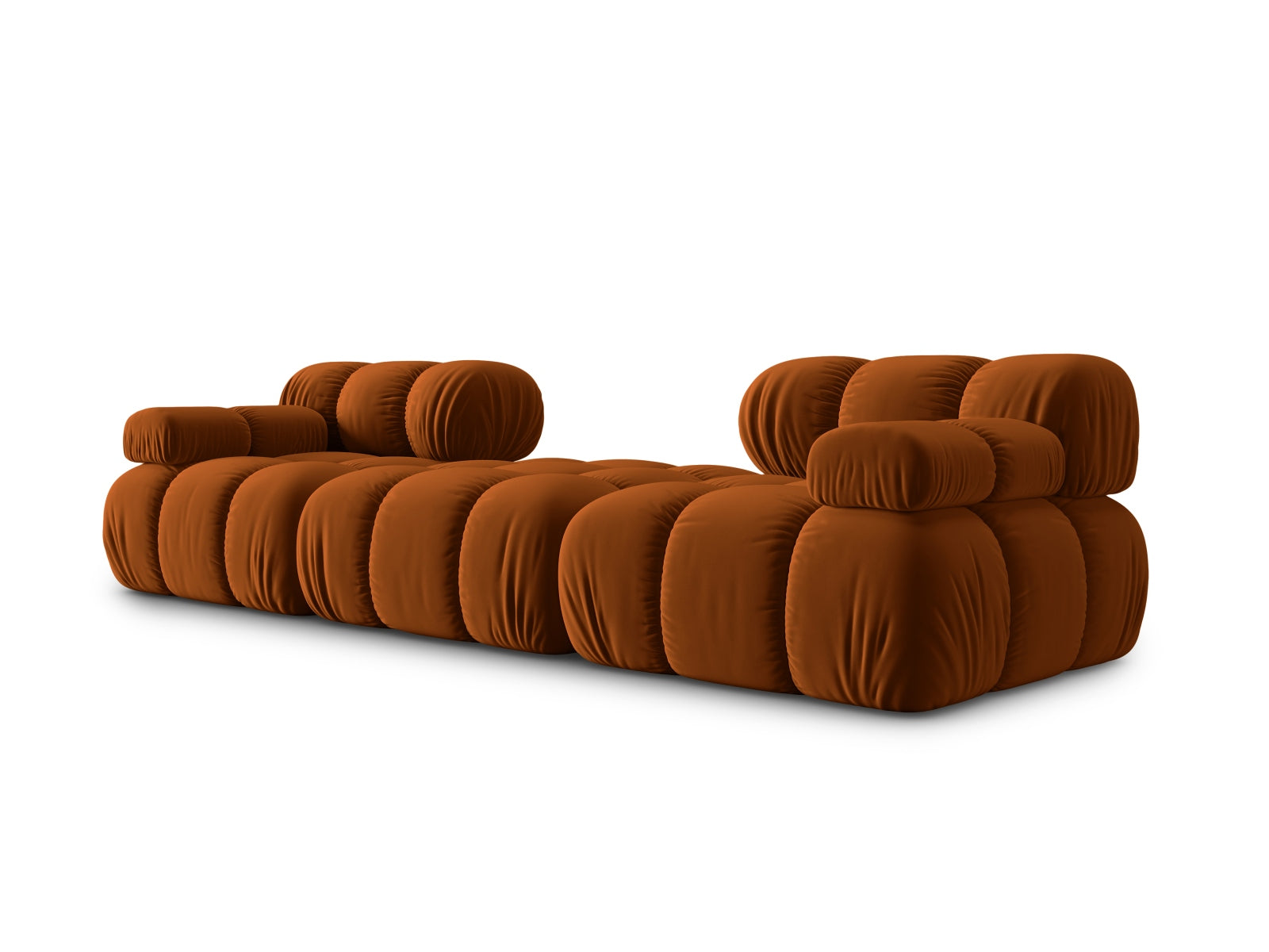Elegantes Bellis Velour Sofa in Terracotta, 3-Sitzer, ideal für stilvolle Wohnräume und entspannte Zusammenkünfte.