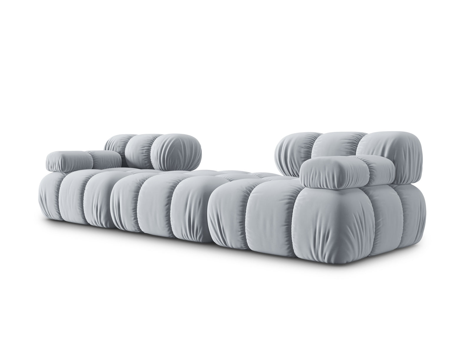 Elegantes Bellis Velour Sofa in sanftem Hellblau, ideal für moderne Wohnräume und gemütliche Zusammenkünfte.