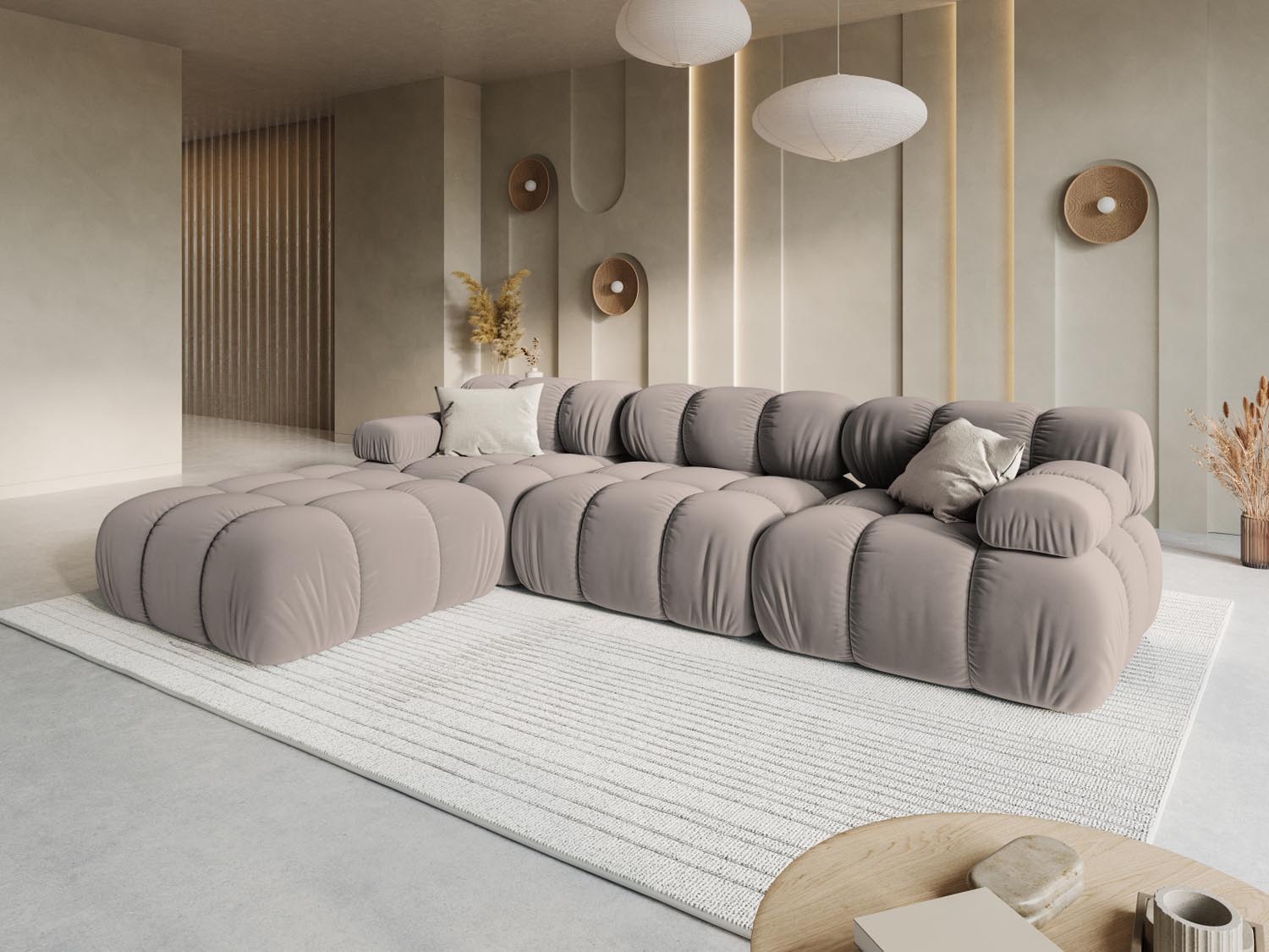 Entdecken Sie das elegante Bellis Velour Sofa 4 Sitzer von Micadoni. Modulares Design, hochwertige Materialien und pflegeleicht – ideal für Ihr Wohnzimmer!