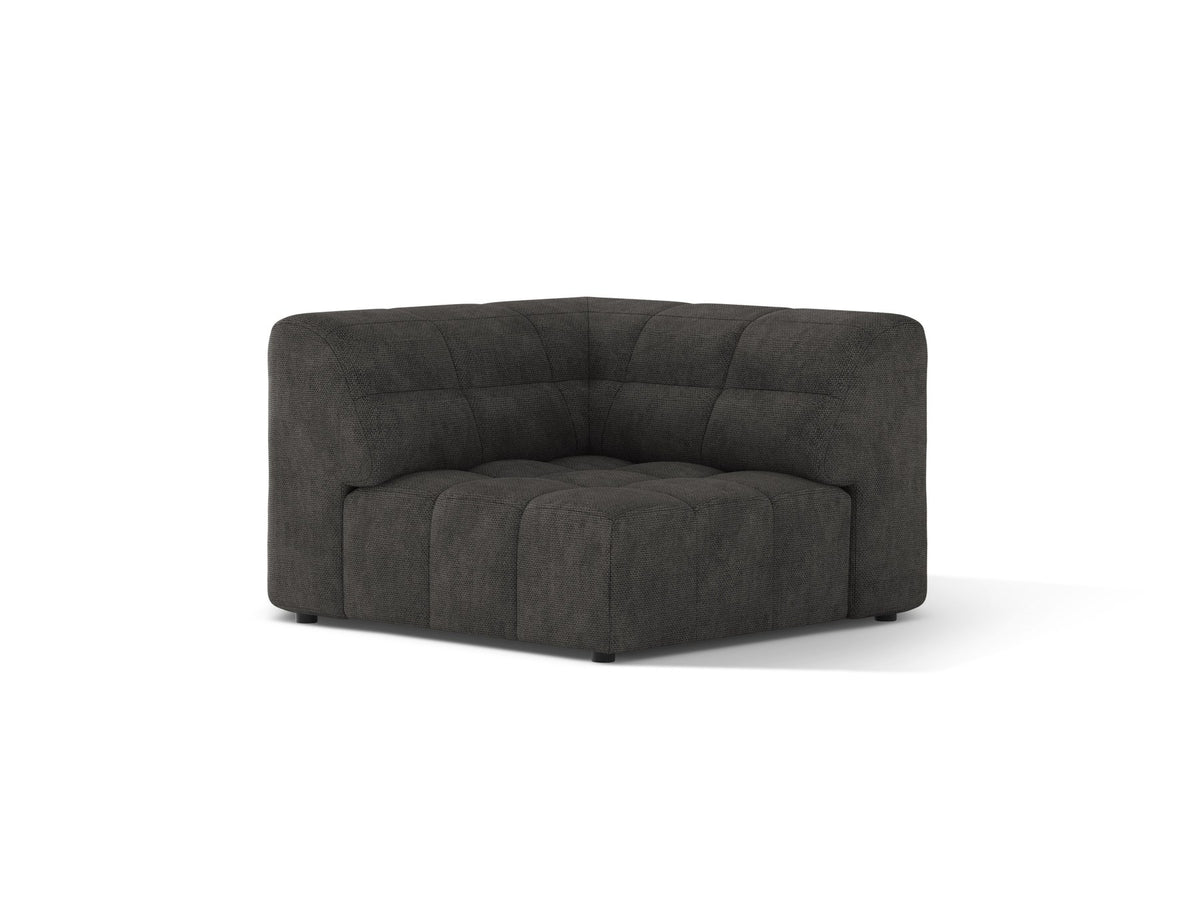 Eckmodul eines modularen Sofas in leichtem Beige mit Chenille-Bezug Eden, schwarzen Kunststoffbeinen und niedriger Rückenlehne.