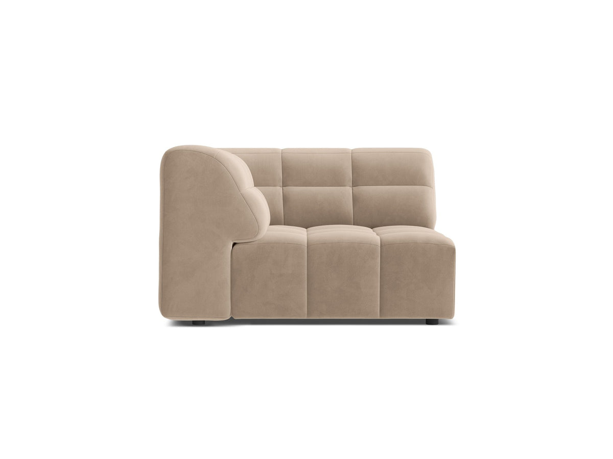 Eckmodul eines modularen Sofas in leichtem Beige mit Chenille-Bezug Eden, schwarzen Kunststoffbeinen und niedriger Rückenlehne.