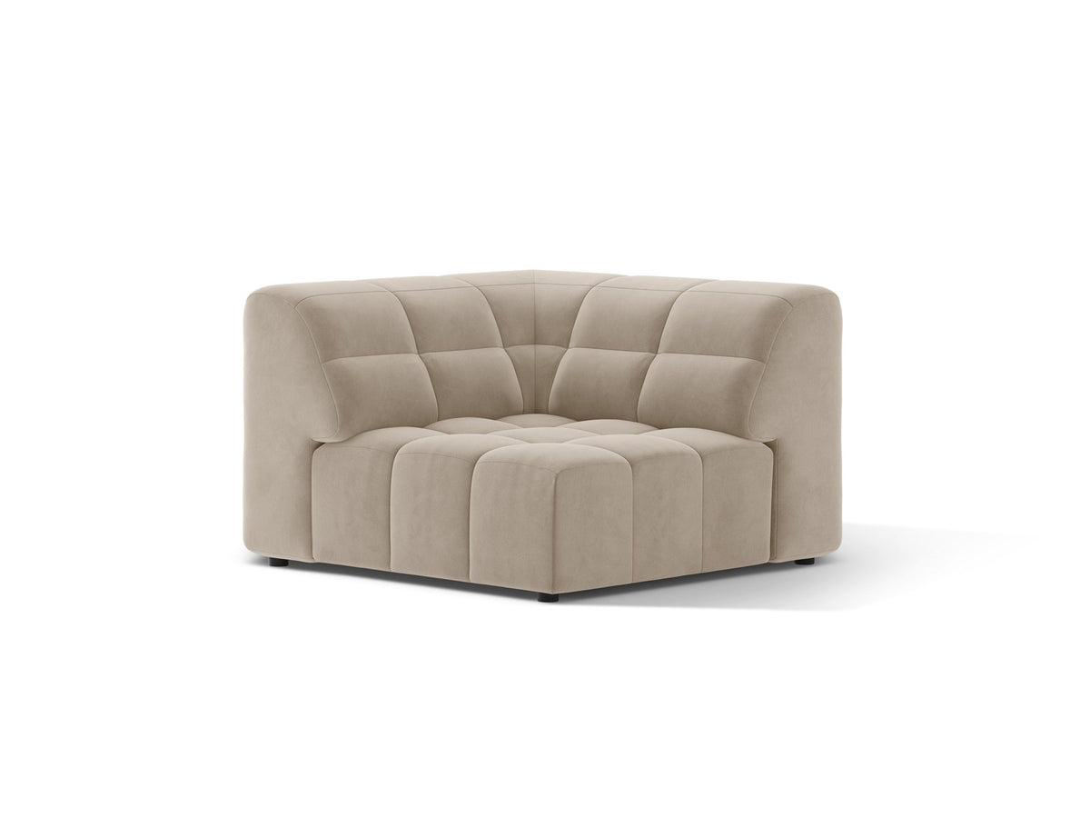 Eckmodul eines modularen Sofas in leichtem Beige mit Chenille-Bezug Eden, schwarzen Kunststoffbeinen und niedriger Rückenlehne.