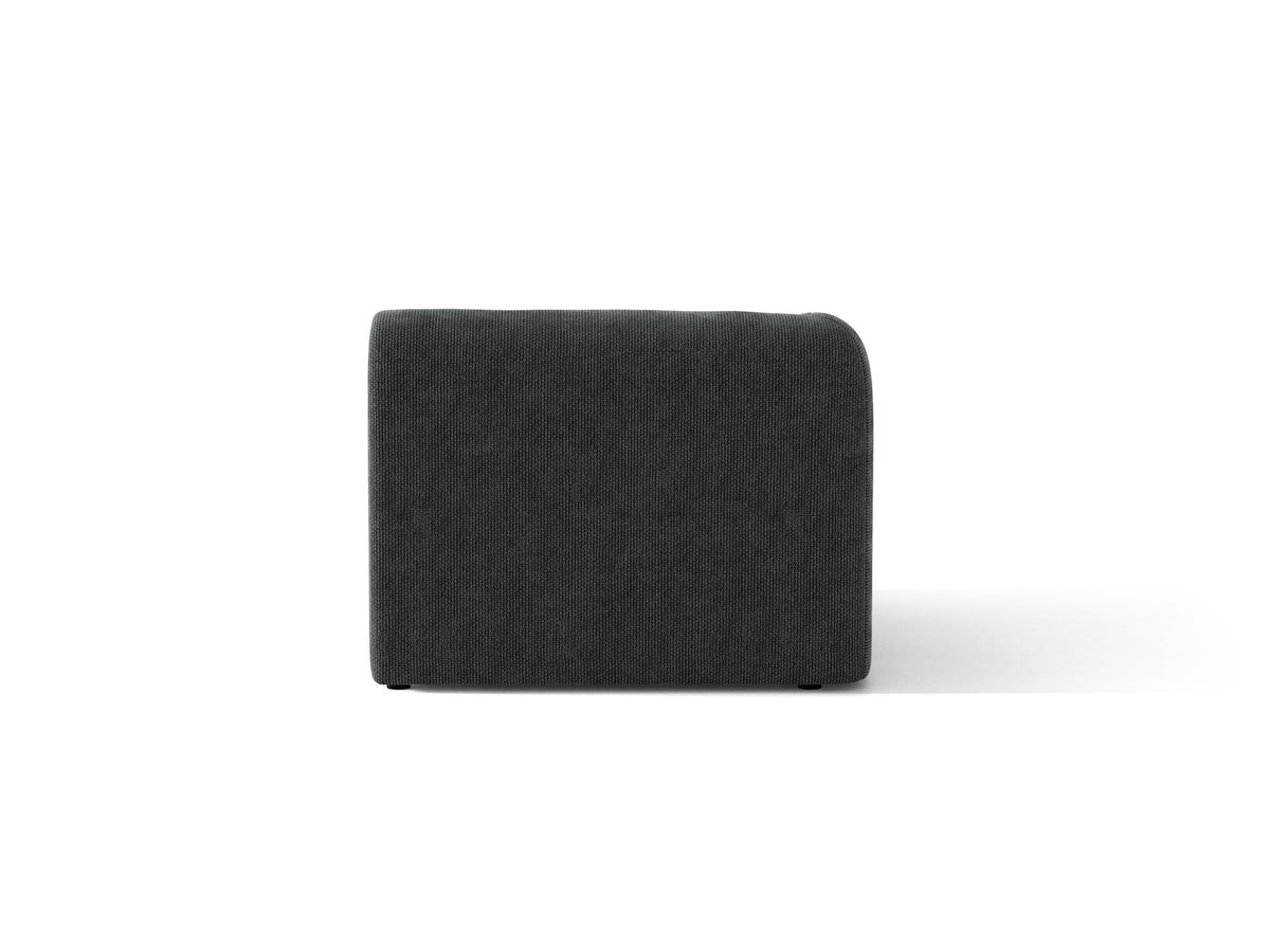 Dunkelbeiger Einsitzer aus der modularen Miley-Sofa-Serie von Micadoni, Bezug aus Bluvel-Stoff, schwarze Kunststofffüsse, kompakte quadratische Form.