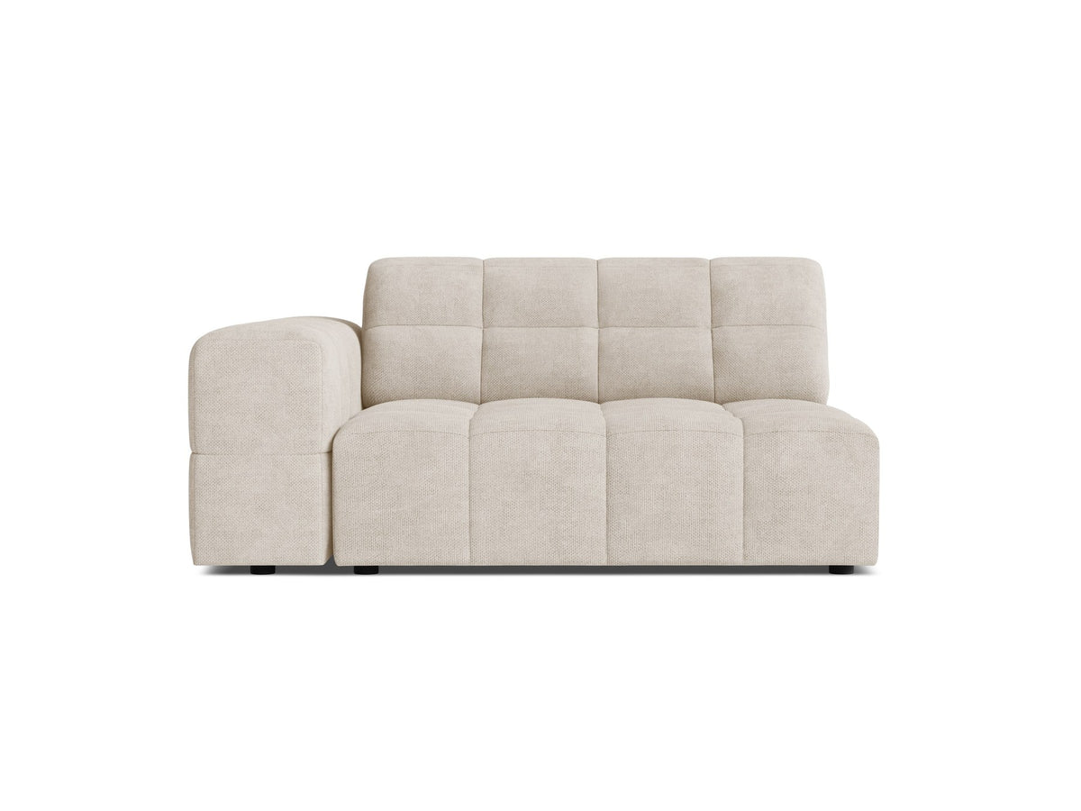 Modulares Sofa Jennifer von Micadoni in Leichtes beige mit Chenille-Bezug Eden, schwarzen Kunststoffbeinen und niedriger Rückenlehne.