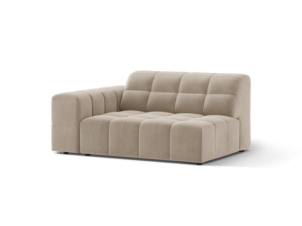 Modulares Sofa Jennifer von Micadoni in Leichtes beige mit Chenille-Bezug Eden, schwarzen Kunststoffbeinen und niedriger Rückenlehne.