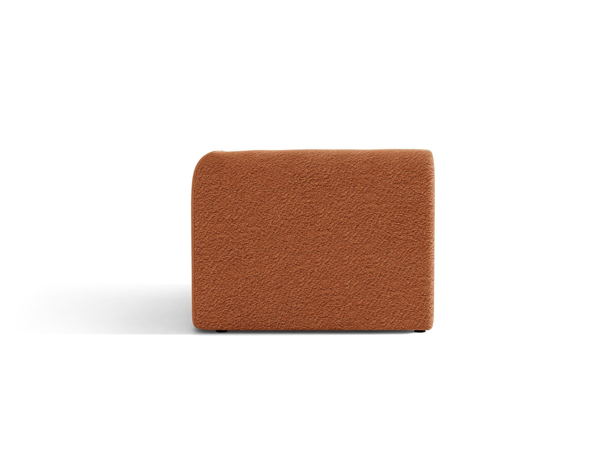 Miley Einsitzer von Micadoni: modulares Sofa-Modul in Dunkelbeige mit Stoffbezug Bluvel 30, schwarzen Kunststoffbeinen und gepolsterter Rückenlehne.
