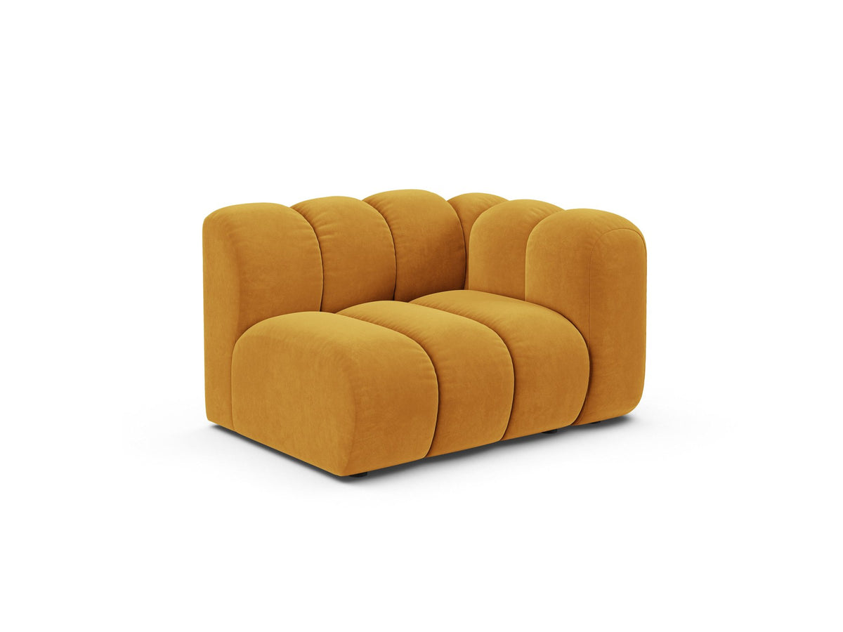 Produktfoto des Lupine Einsitzers von Micadoni: modulares Sofa mit beigem Venus-Stoffbezug und schwarzen Kunststoffbeinen.