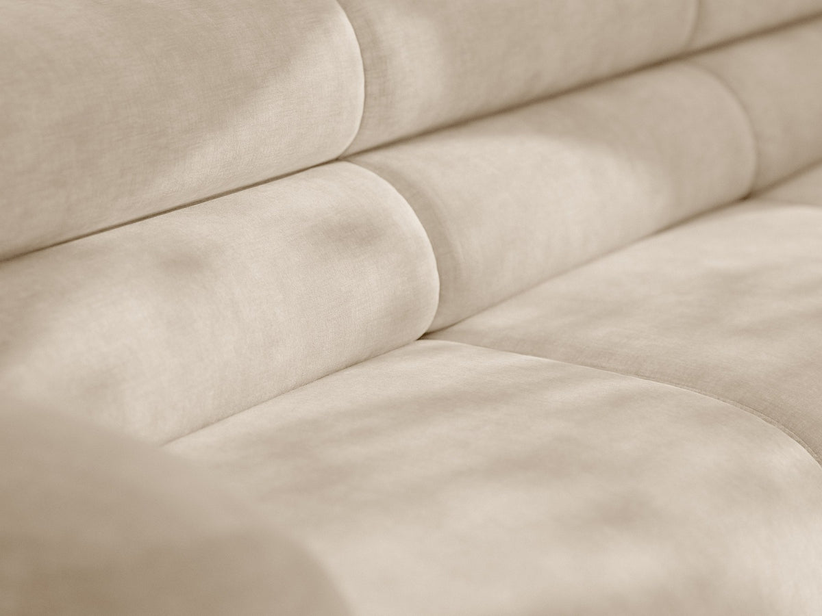 Modulares Sofa Neo von Micadoni in dunklem Olivgrün mit Baloo-Stoffbezug, hoher Rückenlehne und schwarzen Kunststoffbeinen.
