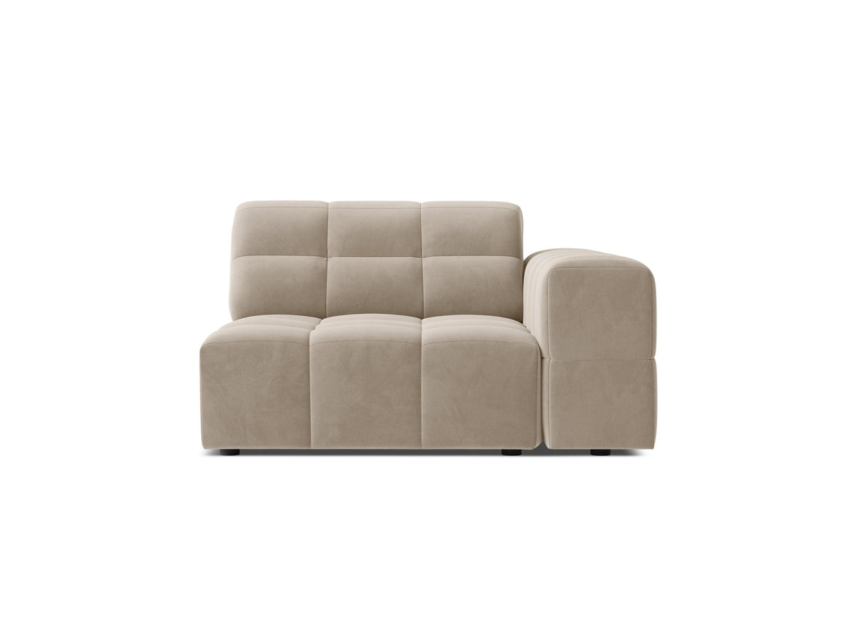 Modulares Sofa Jennifer von Micadoni in leichtem Beige mit Eden-Stoff, schwarzen Kunststoffbeinen und rechter Ausrichtung.