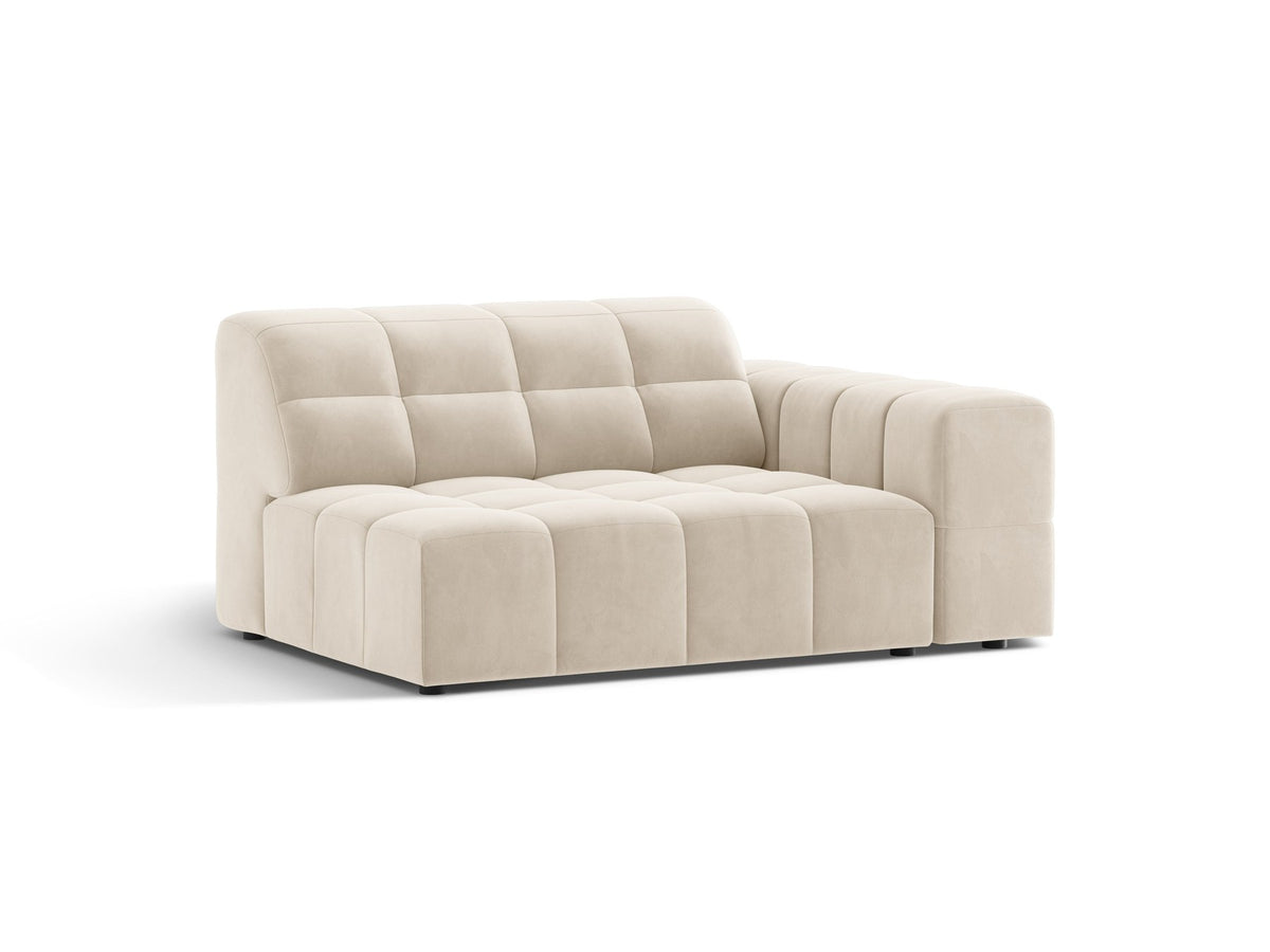 Modulares Sofa Jennifer von Micadoni in leichtem Beige, Bezug aus Eden-Chenille mit 3D-Struktur, schwarze Kunststoffbeine, rechtsseitige Ausrichtung.