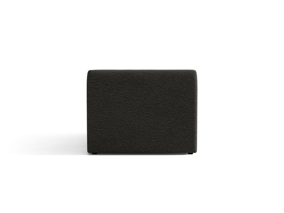 Einsitzer-Modul des Miley Sofas von Micadoni in Dunkelbeige, bezogen mit samtartigem Bluvel-Stoff, mit schwarzen Kunststofffüssen.