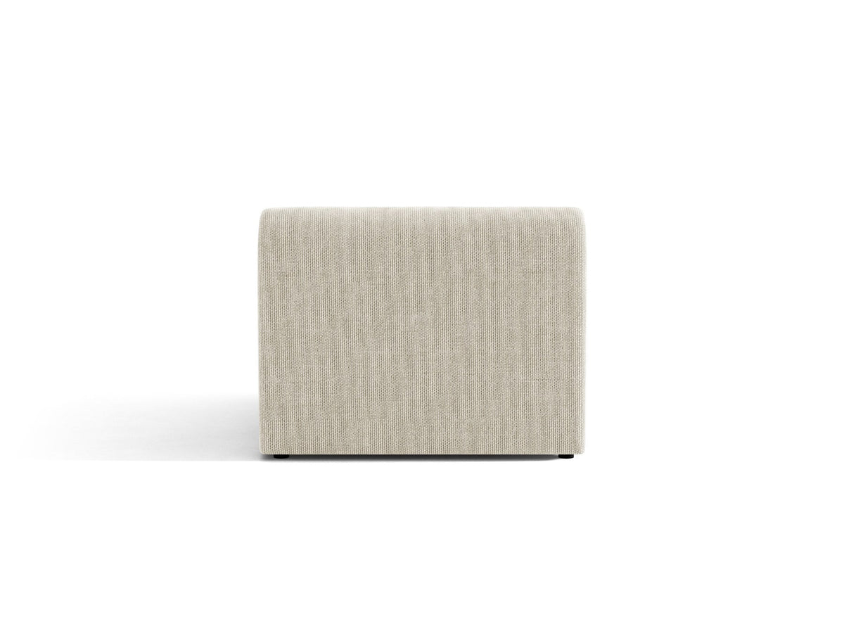 Einsitzer-Modul des Miley Sofas von Micadoni in Dunkelbeige, bezogen mit samtartigem Bluvel-Stoff, mit schwarzen Kunststofffüssen.