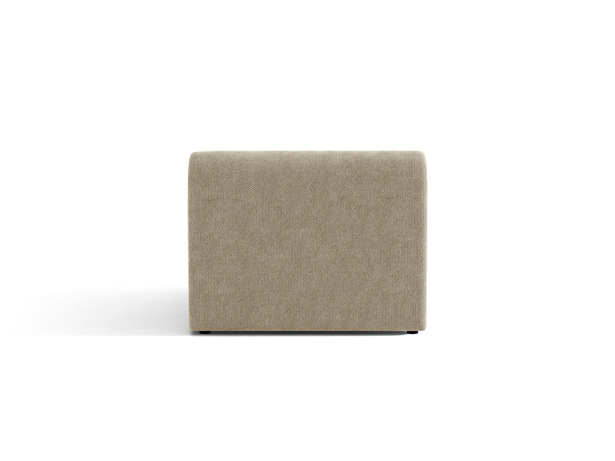 Einsitzer-Modul des Miley Sofas von Micadoni in Dunkelbeige, bezogen mit samtartigem Bluvel-Stoff, mit schwarzen Kunststofffüssen.