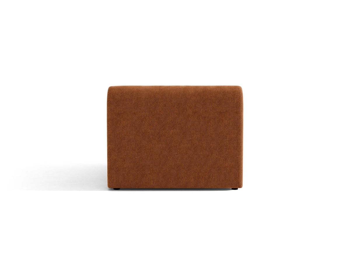 Einsitzer-Modul des Miley Sofas von Micadoni in Dunkelbeige, bezogen mit samtartigem Bluvel-Stoff, mit schwarzen Kunststofffüssen.