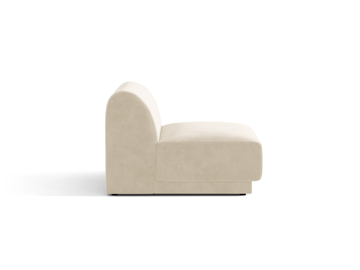 Einsitzer-Modul des Miley Sofas von Micadoni in Dunkelbeige, bezogen mit samtartigem Bluvel-Stoff, mit schwarzen Kunststofffüssen.