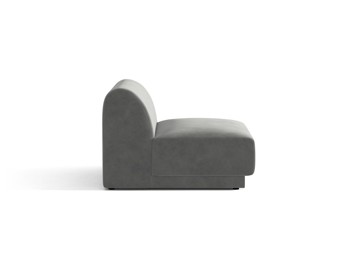 Einsitzer-Modul des Miley Sofas von Micadoni in Dunkelbeige, bezogen mit samtartigem Bluvel-Stoff, mit schwarzen Kunststofffüssen.