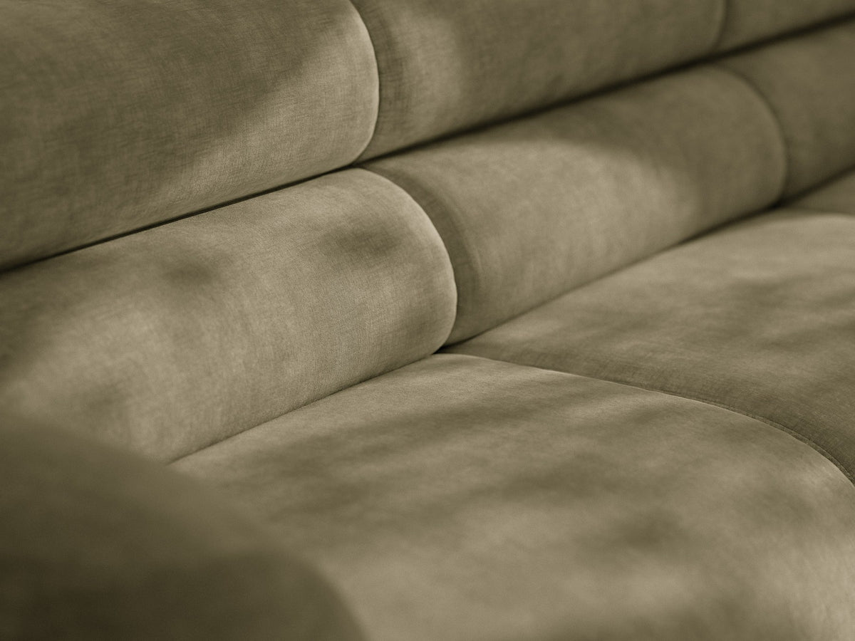 Armloses Samtmodul-Sofaelement Neo von Micadoni in dunklem Olivgrün, mit schwarzen Kunststoffbeinen, Teil eines modularen Sofasystems.