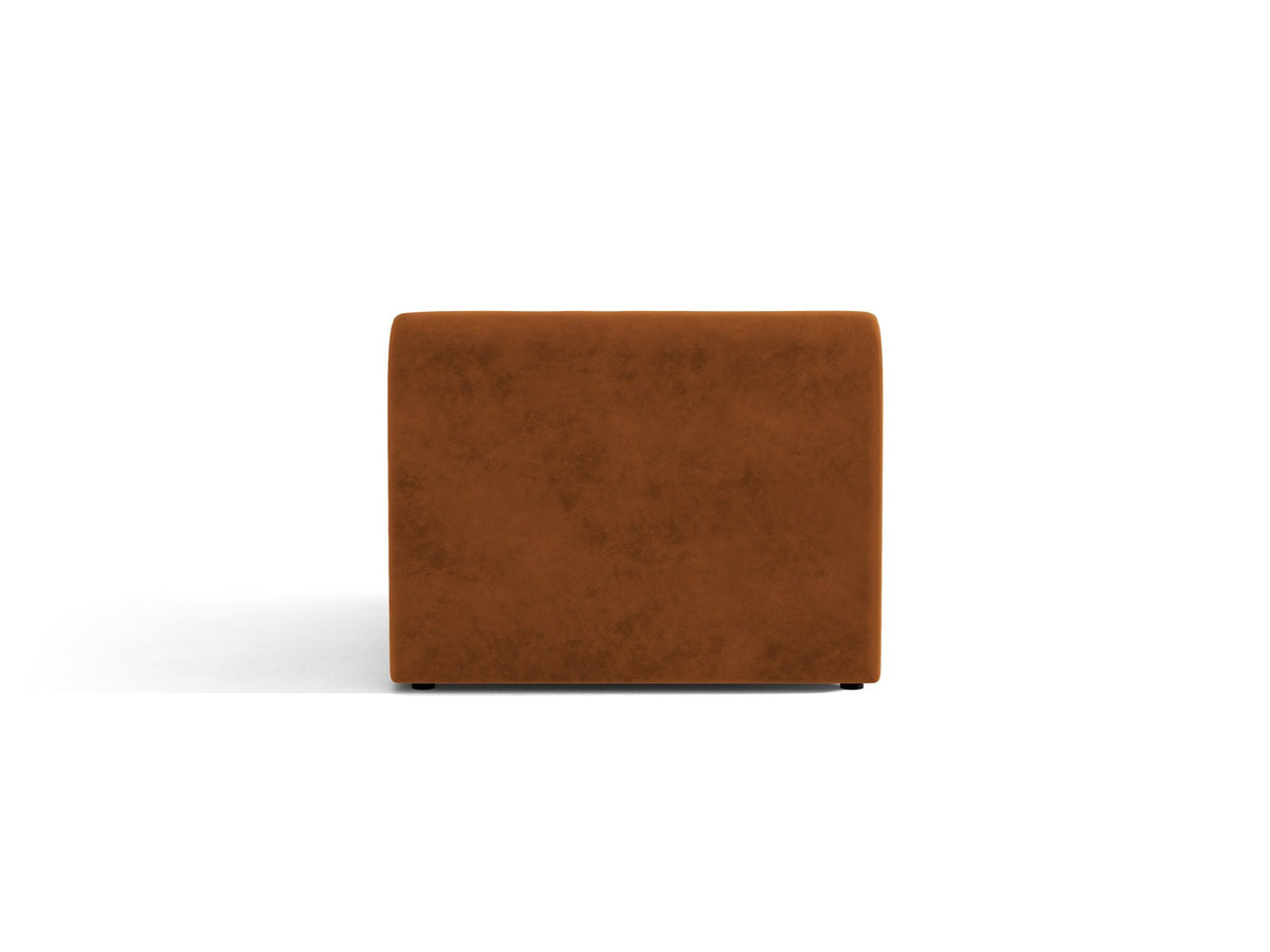 Einsitzer-Modul des Miley Sofas von Micadoni in Dunkelbeige, bezogen mit samtartigem Bluvel-Stoff, mit schwarzen Kunststofffüssen.