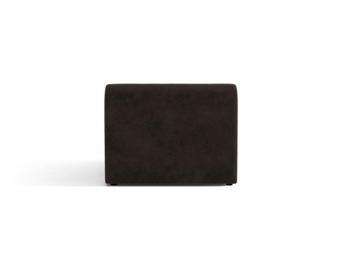 Einsitzer-Modul des Miley Sofas von Micadoni in Dunkelbeige, bezogen mit samtartigem Bluvel-Stoff, mit schwarzen Kunststofffüssen.