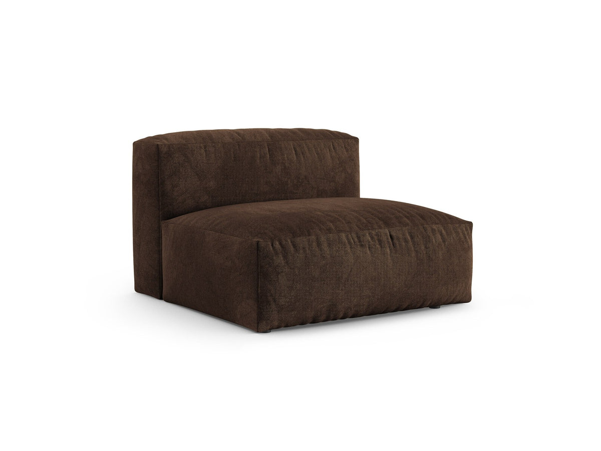 Einsitzer-Modul des Sofas Martina von Micadoni in Schokolade mit Veloursstoff-Bezug, schwarzen Kunststoffbeinen und gepolsterter Sitzfläche.