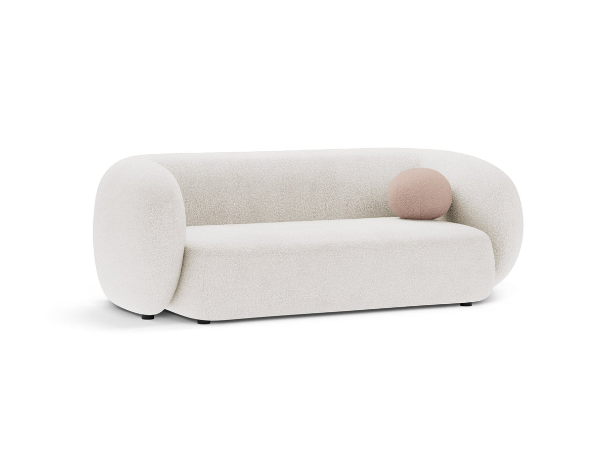 Weisses 4er Sofa Kate von Micadoni mit strukturiertem Bouclé-Stoff, schwarzen Kunststoffbeinen und breiter Sitzfläche.