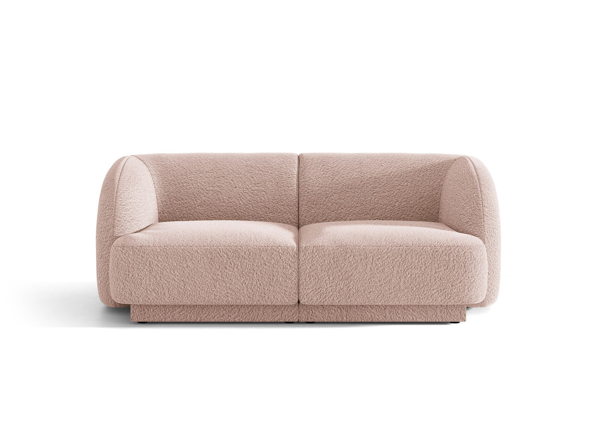 Dunkelbeiges 2er Sofa Miley von Micadoni mit Bluvel-Stoffbezug, schwarzen Kunststoffbeinen und flacher Rückenlehne, freigestellt fotografiert.