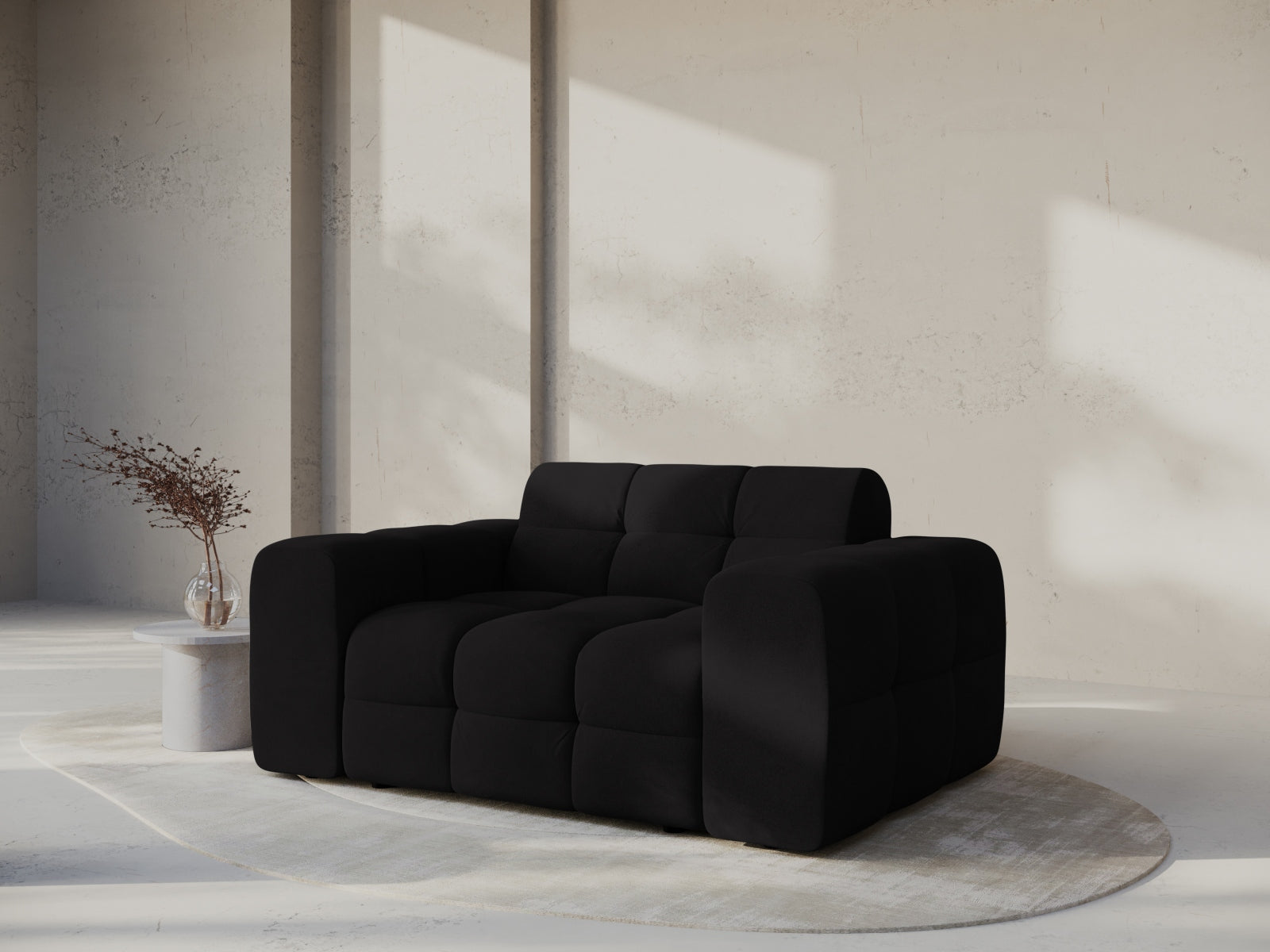 Elegantes Kendal Velour Sofa 2 Sitzer in edlem Schwarz, ideal für stilvolle Wohnräume und gemütliche Abende.