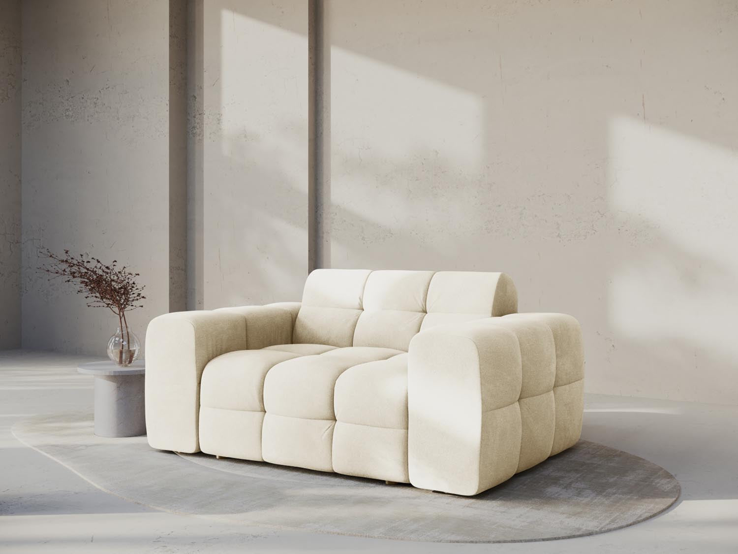 Elegantes Kendal Velour Sofa 2 Sitzer in sanftem Ivory, ideal für stilvolle Wohnräume und gemütliche Abende.
