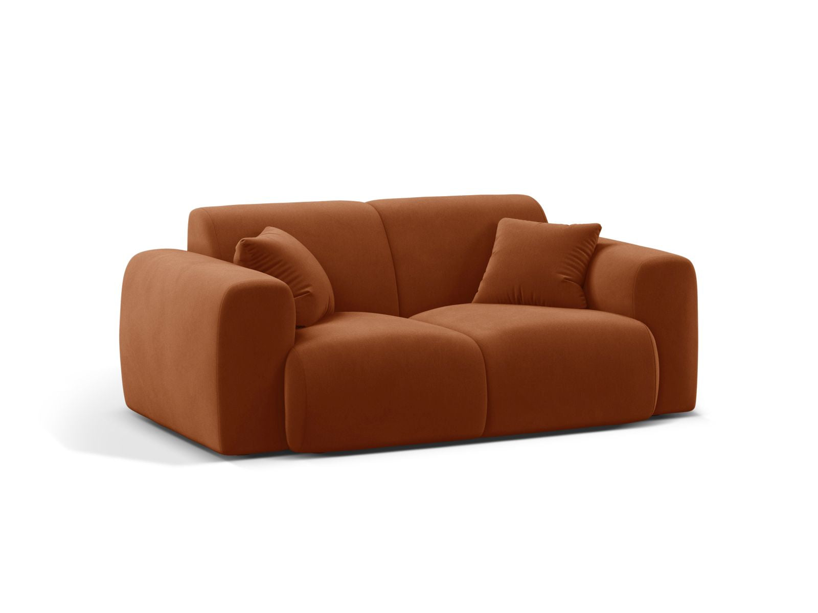 Elegantes 2-Sitzer Sofa Molino in warmem Terracotta, ideal für stilvolle Wohnräume, erhältlich bei KAQTU Design AG.