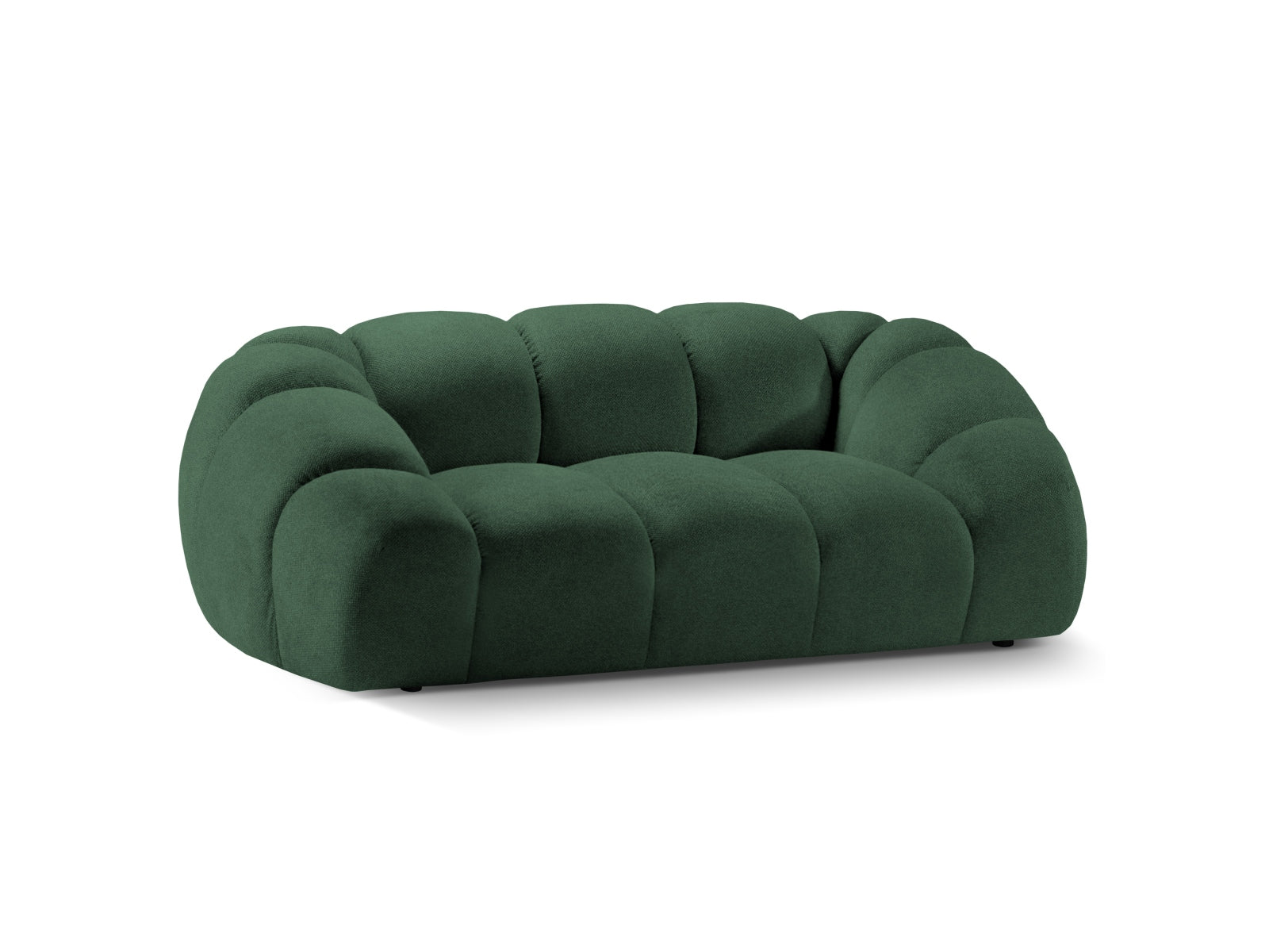 Modernes 2-Sitzer Sofa Diana in zartem Grün, perfekt für gemütliche Wohnzimmer. Hochwertige Materialien und stilvolles Design von Micadoni.