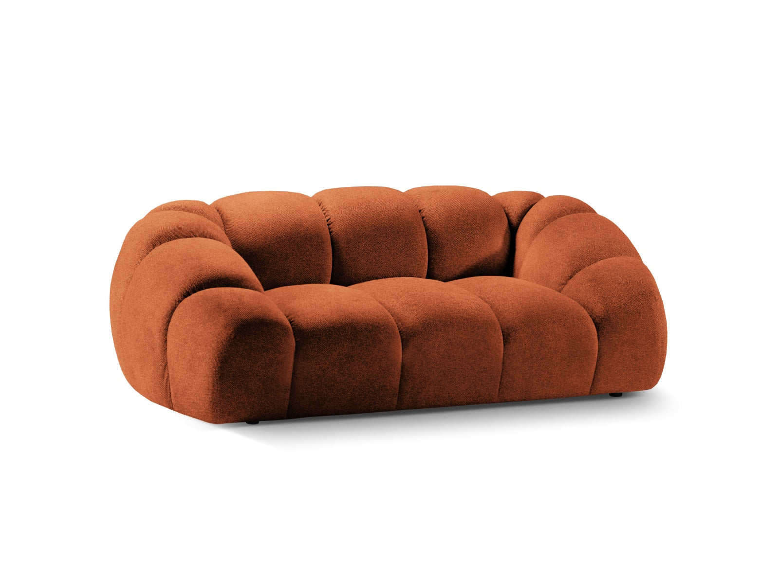 Modernes 2-Sitzer Sofa Diana in ansprechendem Terracotta, perfekt für einladende Wohnzimmer und entspannte Stunden.