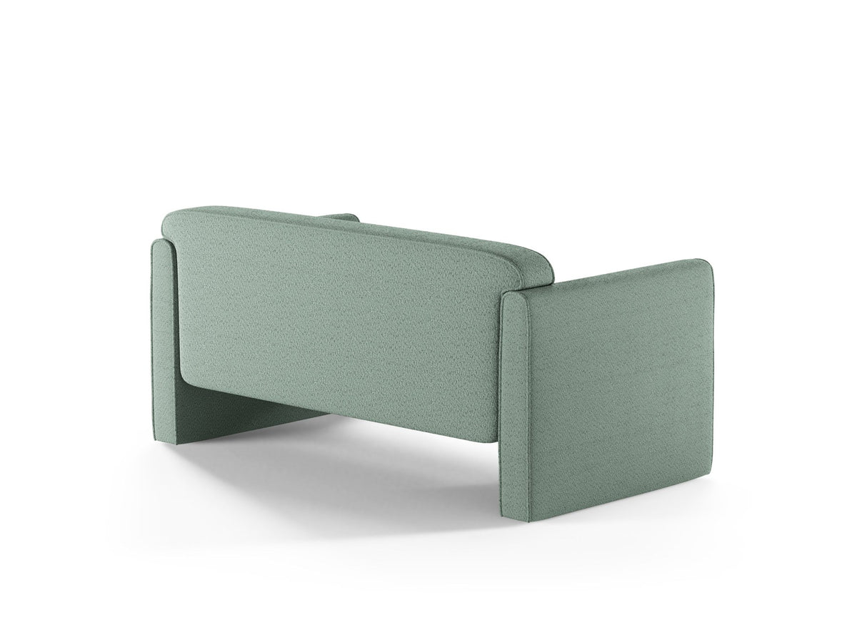 Beiges 2er Sofa Abby von Micadoni mit gepolsterter Sitzfläche, niedrigen schwarzen Kunststoffbeinen und schlichtem, abgerundetem Design.
