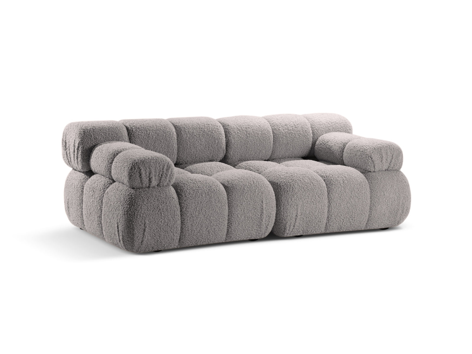 Elegantes Bellis Boucle 2-Sitzer Sofa in hellem Grau, ideal für moderne Wohnräume. Modular und stilvoll von Micadoni.