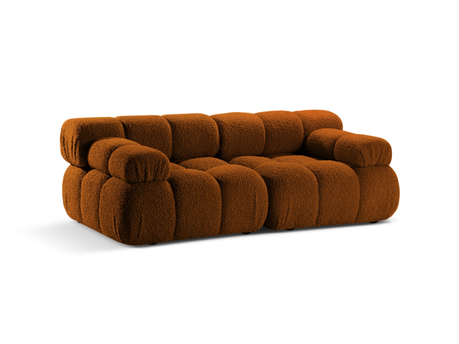 Elegantes Bellis Boucle 2-Sitzer Sofa in Brick-Rolf, ideal für stilvolle Wohnräume. Modulares Design von Micadoni für vielseitige Einrichtung.