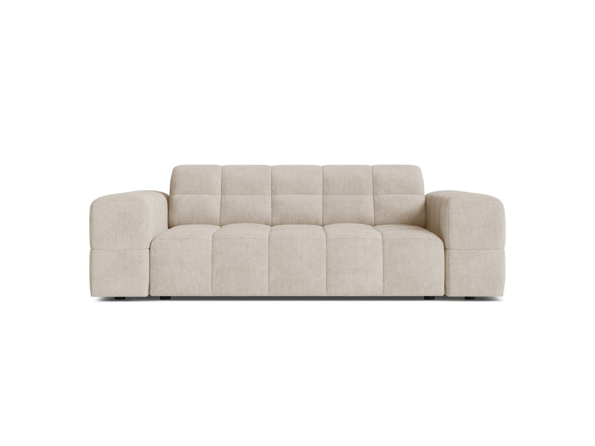 Beiges 2er Sofa Jennifer von Micadoni mit Chenille-Bezug, schwarzen Kunststoffbeinen und gepolsterter Rückenlehne auf hellem Hintergrund fotografiert.
