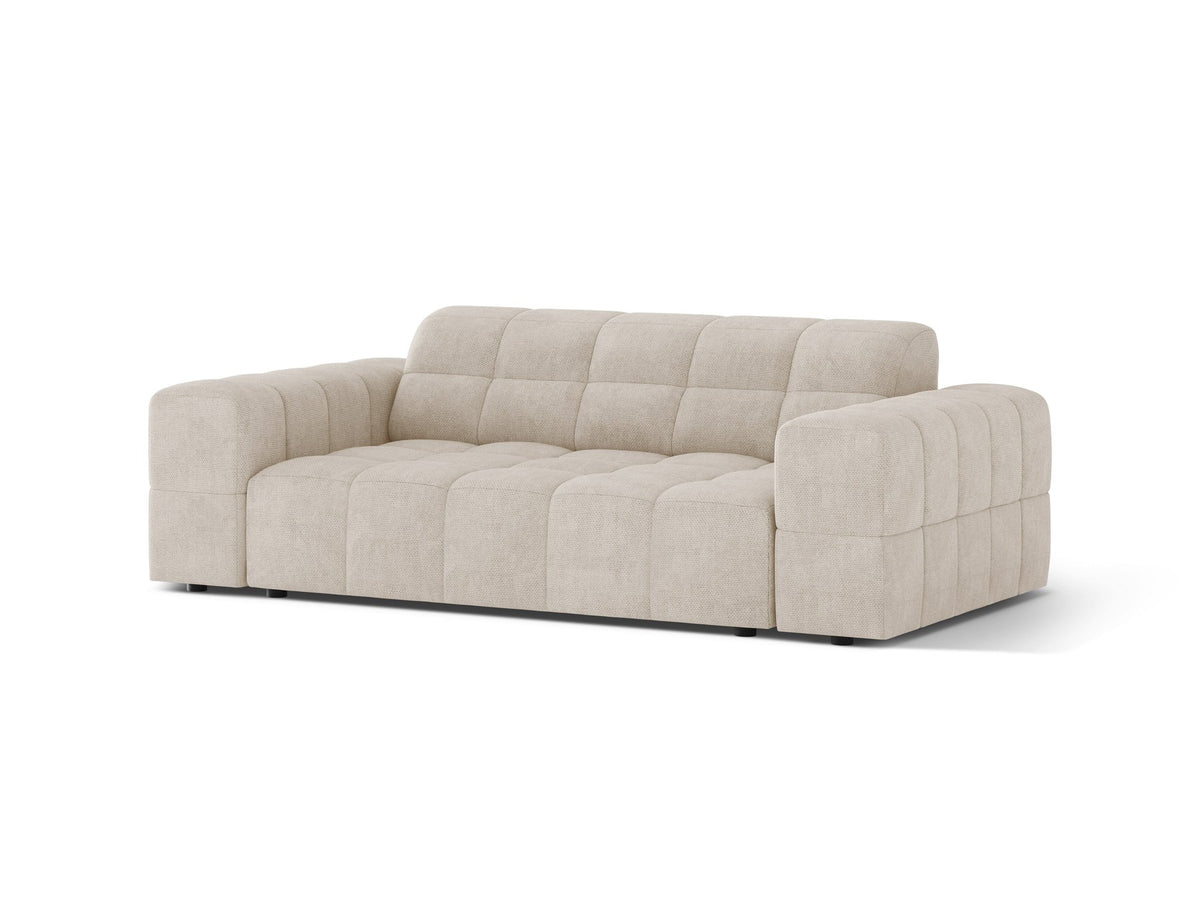 Beiges 2er Sofa Jennifer von Micadoni mit Chenille-Bezug, schwarzen Kunststoffbeinen und gepolsterter Rückenlehne auf hellem Hintergrund fotografiert.