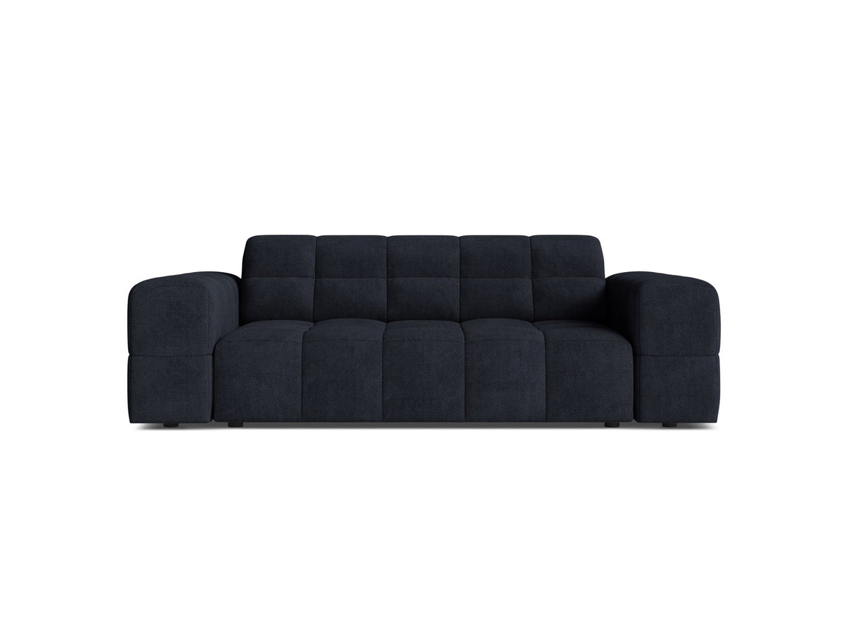 Beiges 2er Sofa Jennifer von Micadoni mit Chenille-Bezug, schwarzen Kunststoffbeinen und gepolsterter Rückenlehne auf hellem Hintergrund fotografiert.