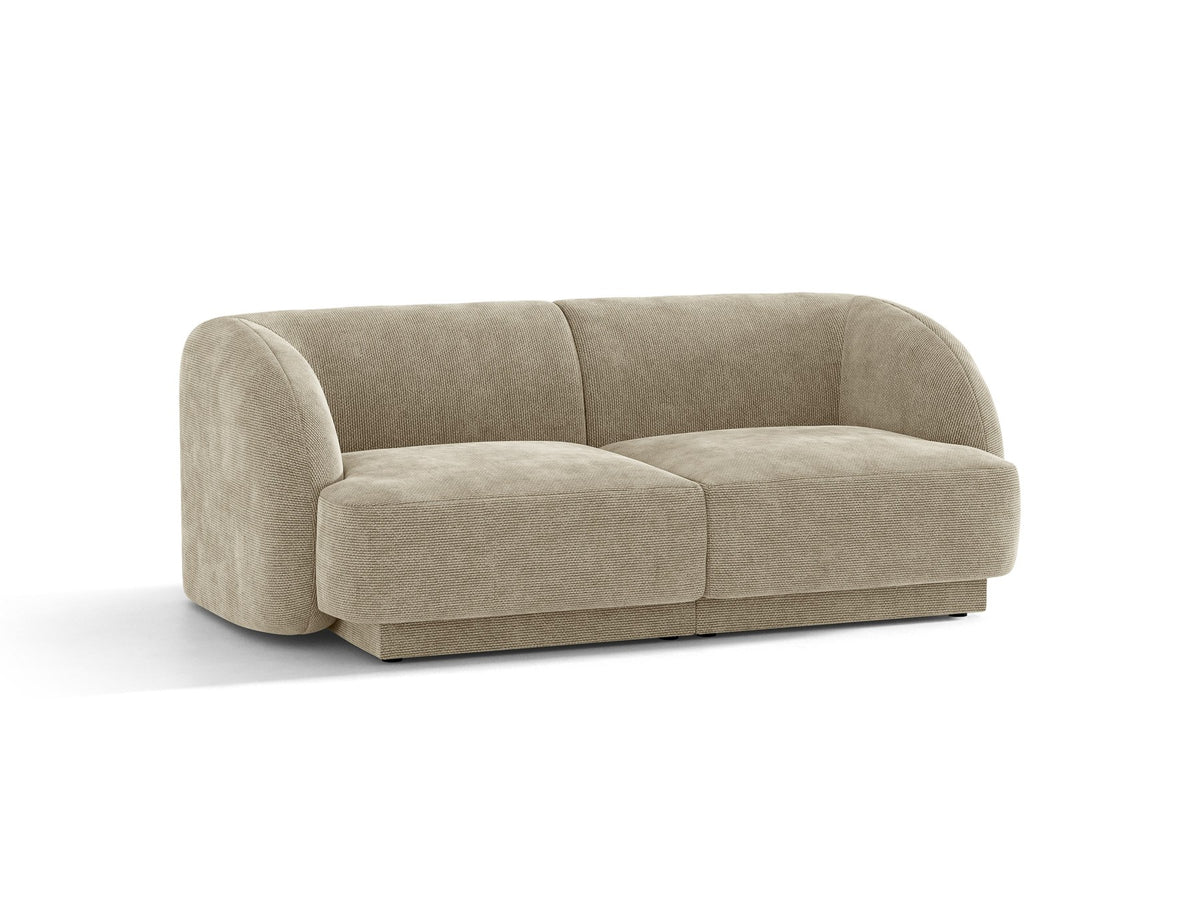 Dunkelbeiges 2er Sofa Miley von Micadoni mit Bluvel-Stoffbezug, schwarzen Kunststoffbeinen und flacher Rückenlehne, freigestellt fotografiert.