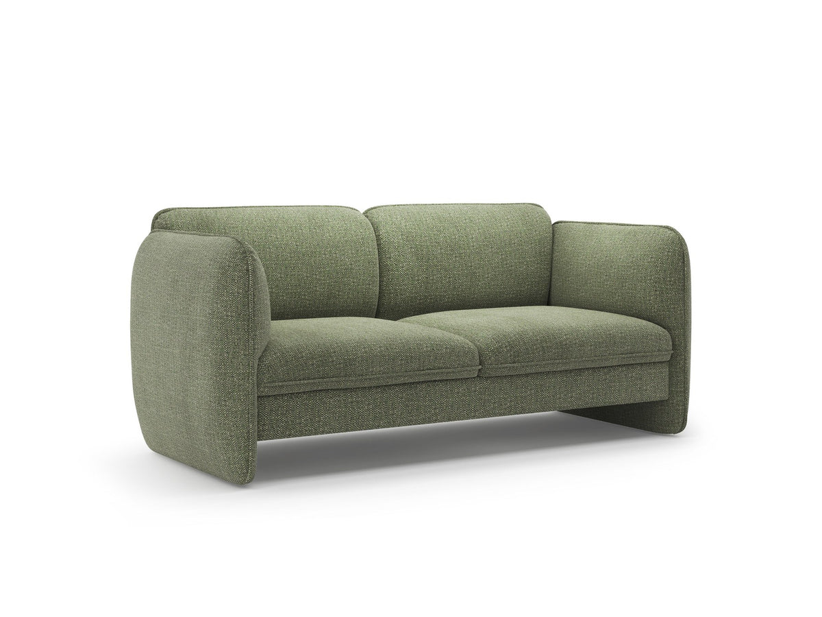 Zweisitzer-Sofa Georgia von Micadoni in Kobalt mit samtigem Bezug, gepolsterten Armlehnen und schwarzen Kunststoffbeinen, Frontalansicht.