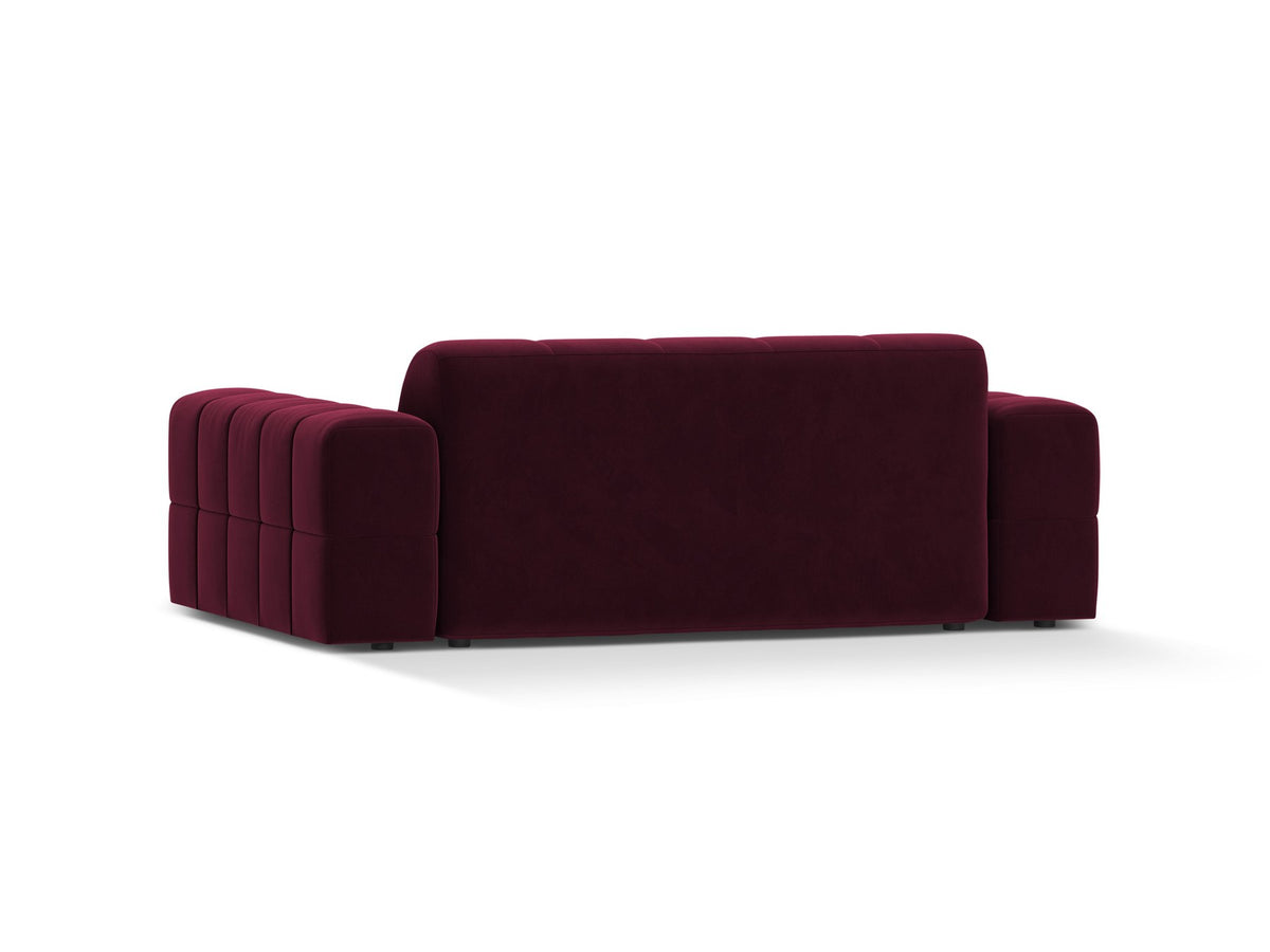 Beiges 2er Sofa Jennifer von Micadoni mit Chenille-Bezug, schwarzen Kunststoffbeinen und gepolsterter Rückenlehne auf hellem Hintergrund fotografiert.