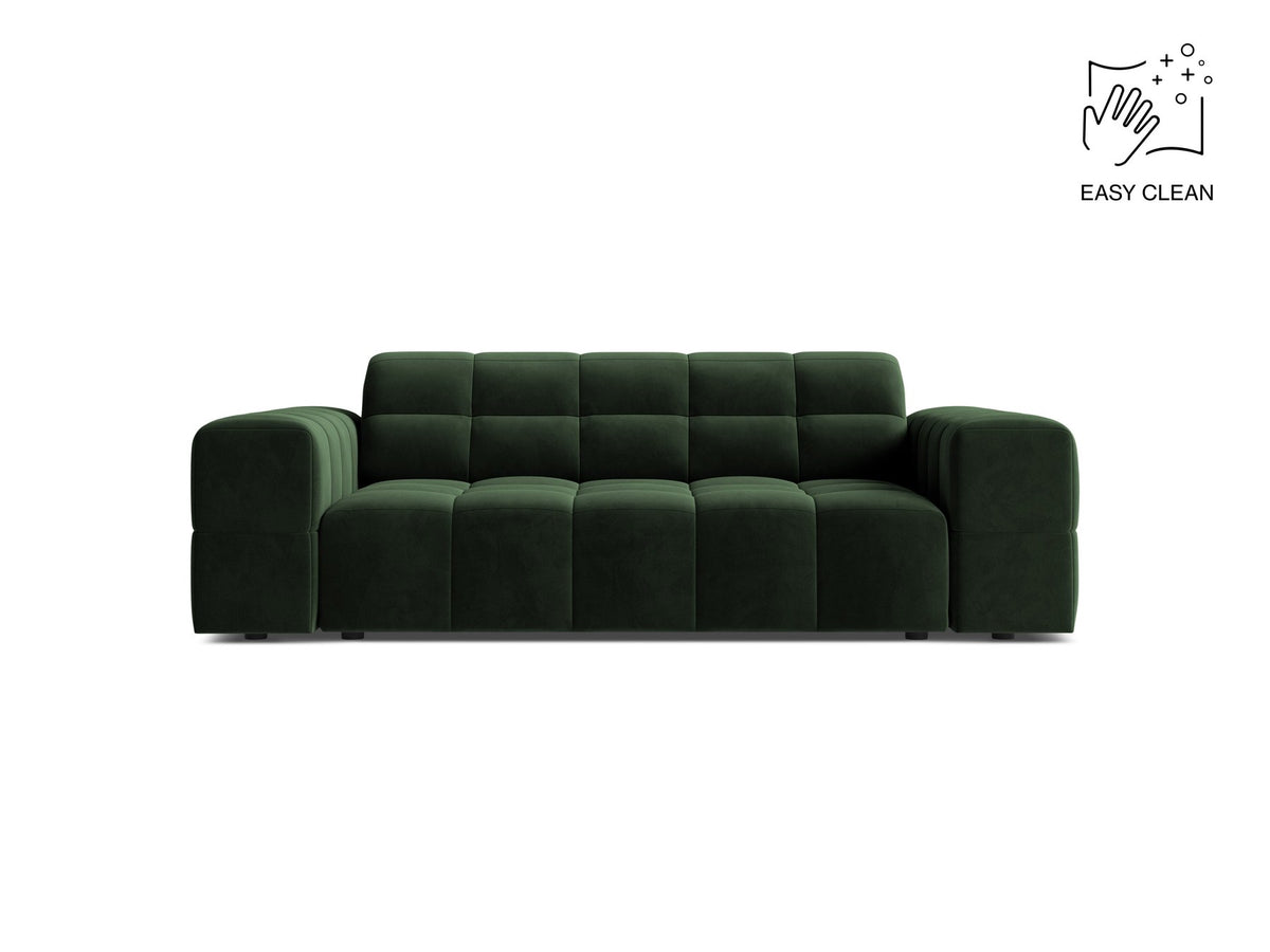Beiges 2er Sofa Jennifer von Micadoni mit Chenille-Bezug, schwarzen Kunststoffbeinen und gepolsterter Rückenlehne auf hellem Hintergrund fotografiert.