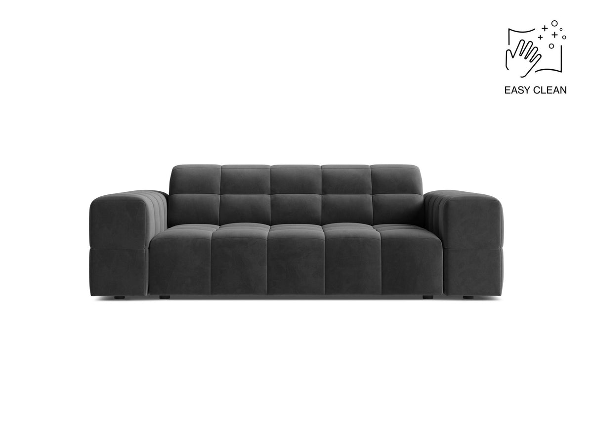 Beiges 2er Sofa Jennifer von Micadoni mit Chenille-Bezug, schwarzen Kunststoffbeinen und gepolsterter Rückenlehne auf hellem Hintergrund fotografiert.