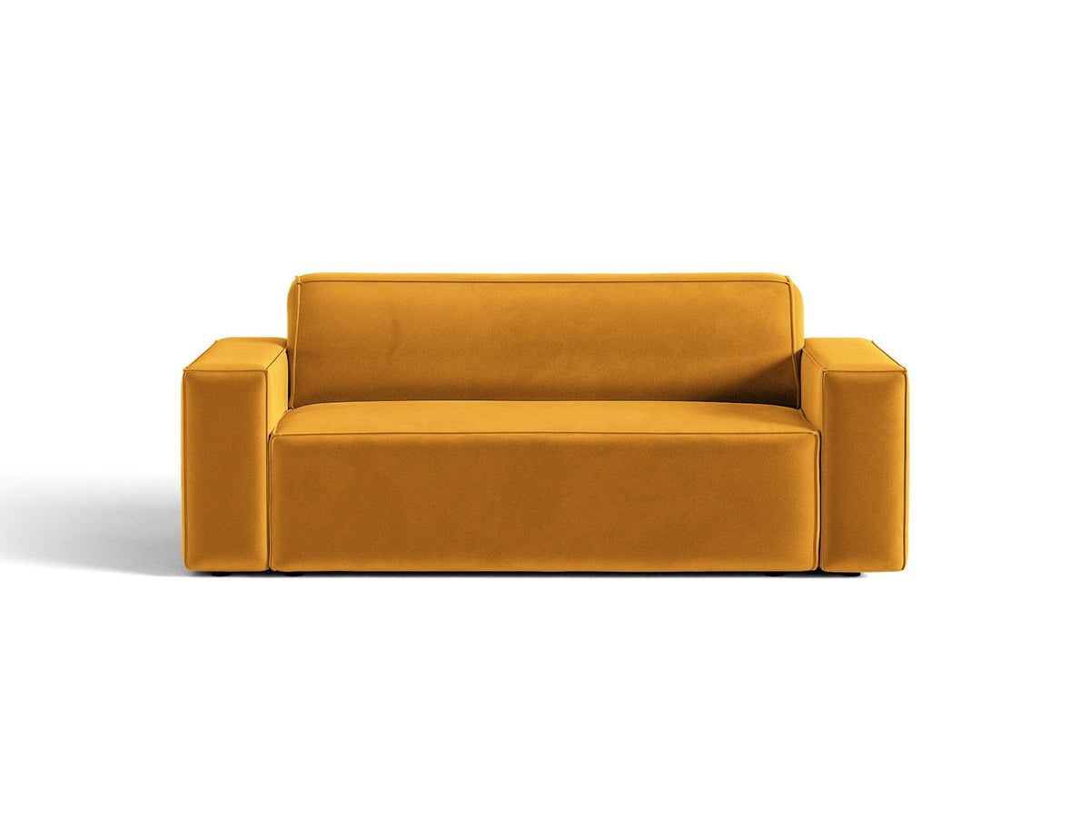 Zweisitzer-Sofa Jodie von Micadoni mit beigem Samtbezug, schwarzen Kunststoffbeinen und gepolsterter Rückenlehne, Frontalansicht.
